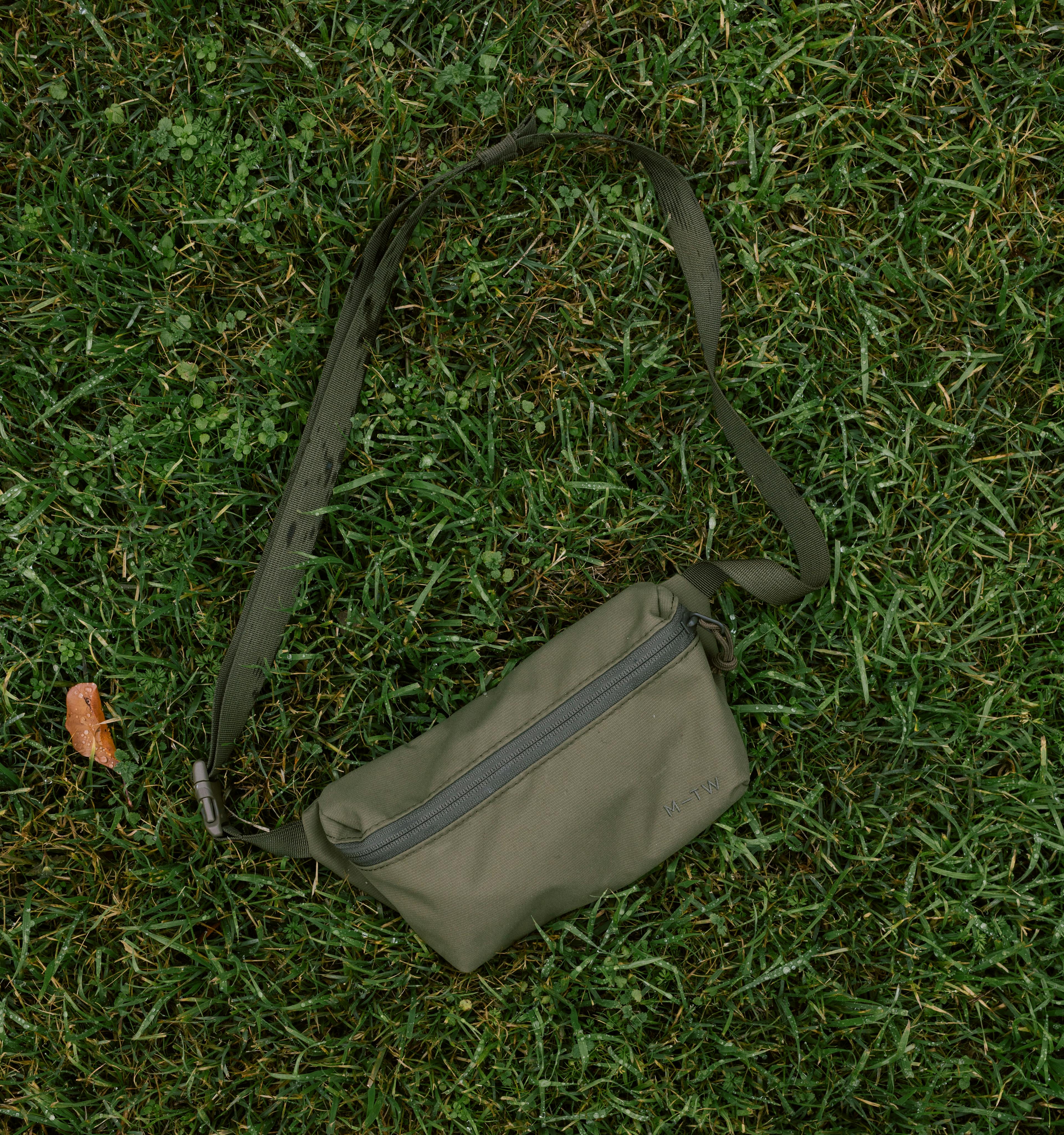 The 1L Moment Sling in Olive