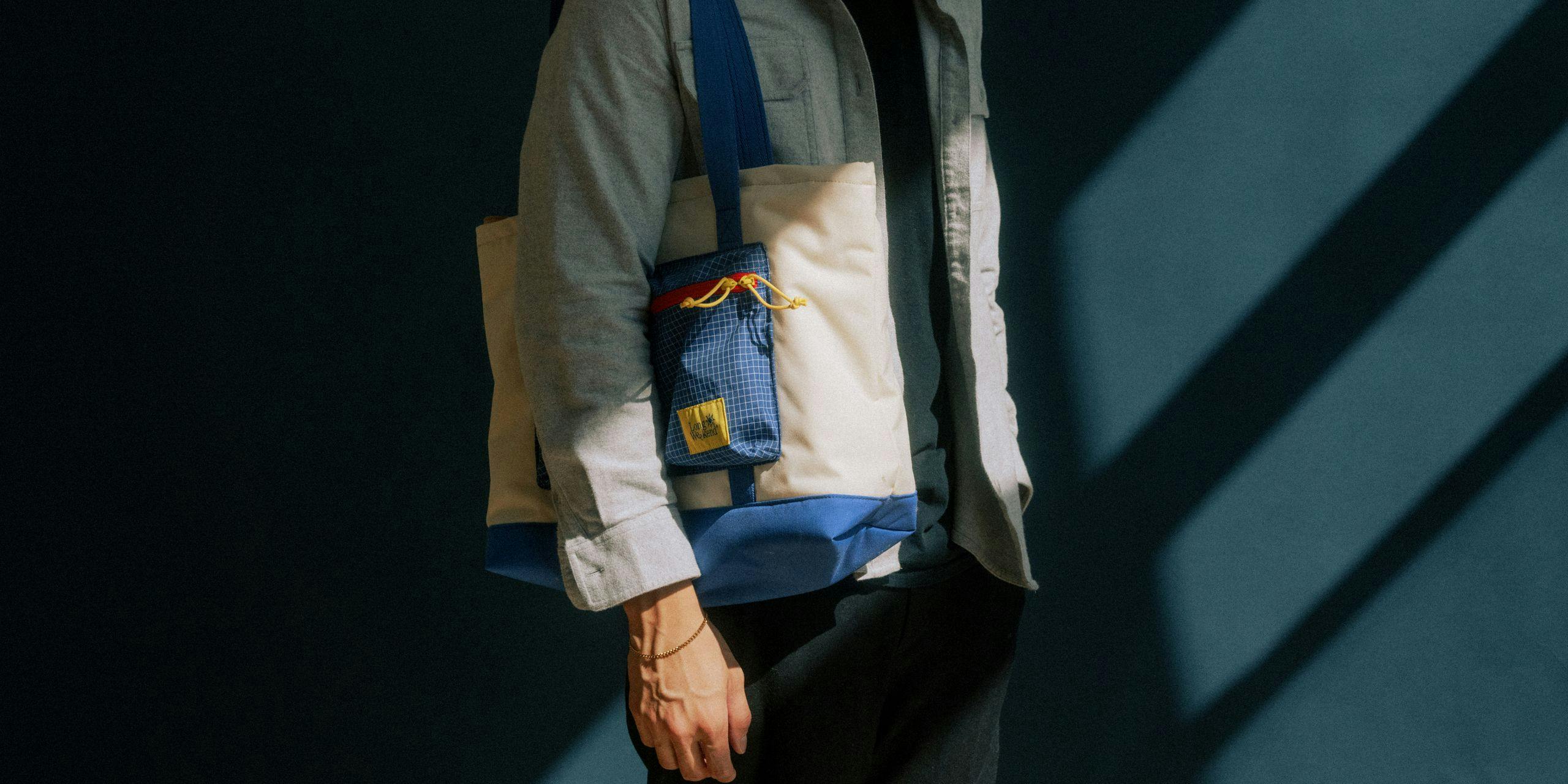 Man wearing a long weekend tote