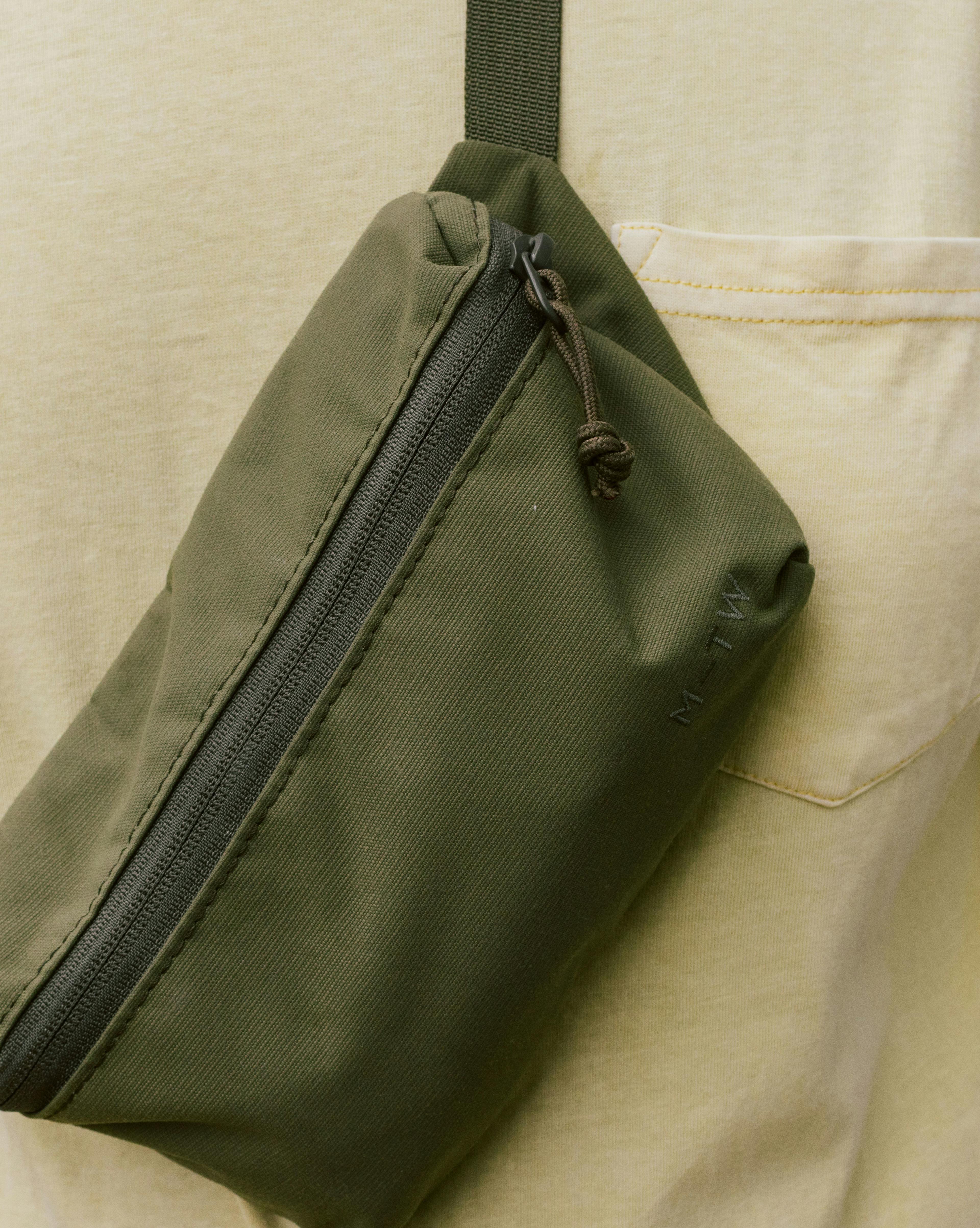 The 1L Moment Sling in Olive